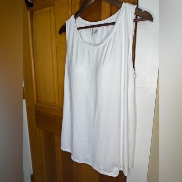 32 Degrees Women's Classic White Tank Top - Picture 3 of 5